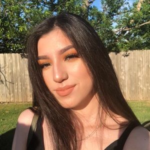 Meet your Posher, Abigail